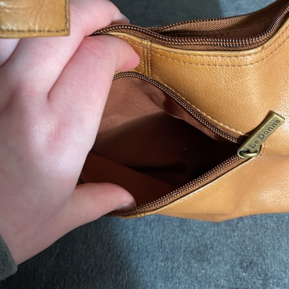 Brown Le Donne purse. With horses on it - Picture 5 of 6